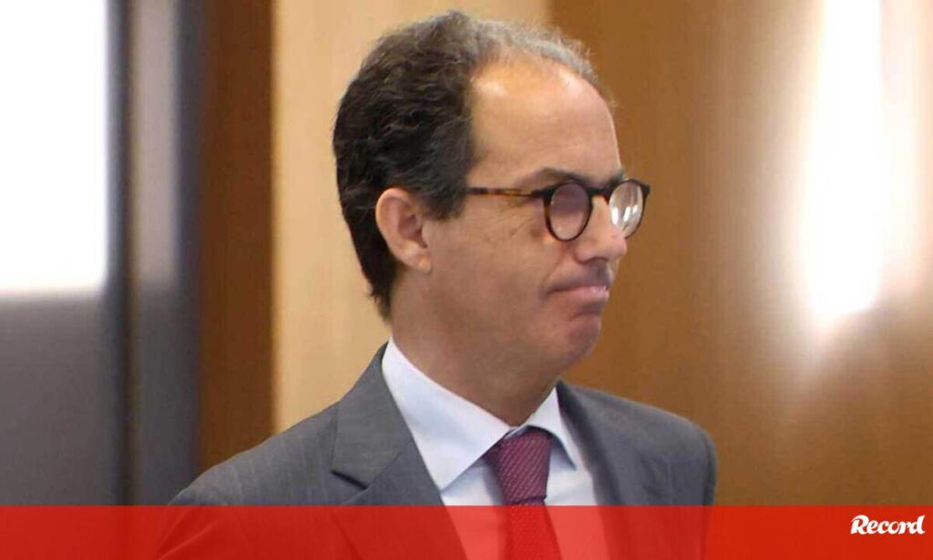 Deixo os comentários ao vosso critério, eu só tenho nojo.