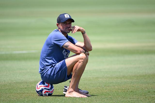 [L'Équipe] William Pacho suffered muscle pain; Warren Zaïre-Emery had a bloody foot from blisters. Neither of these injuries will jeopardize their presence at Anfield on Tuesday.