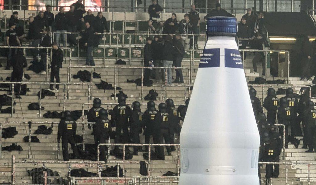 Nordderby: HSV-Fans setzen Toiletten in Brand