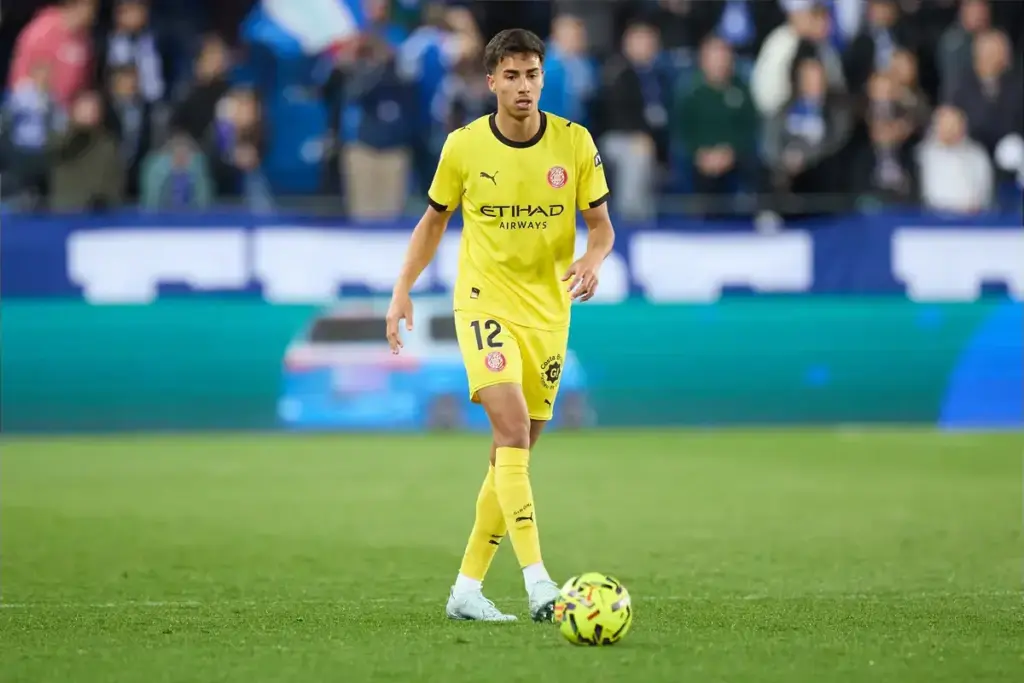 Pep Guardiola drops hint on Vitor Reis Man City future