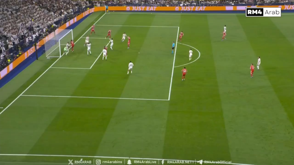 Dangerous chance for Bayern cleared off the goal line by Carreras!