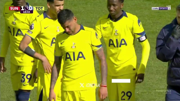 Romero in tears while being subbed off due to injury