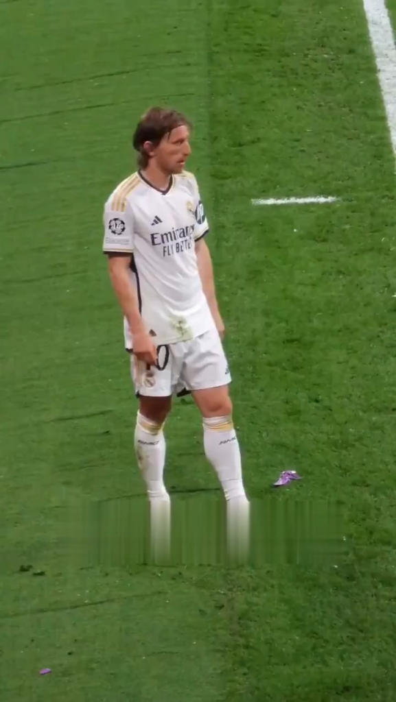 Last time we faced Bayern at the Bernabéu. 85th minute. A 38-year-old Luka Modrić tracks back and runs almost the entire pitch to deny Bayern a second. Just a few minutes later, Madrid equalize. That’s the spirit.