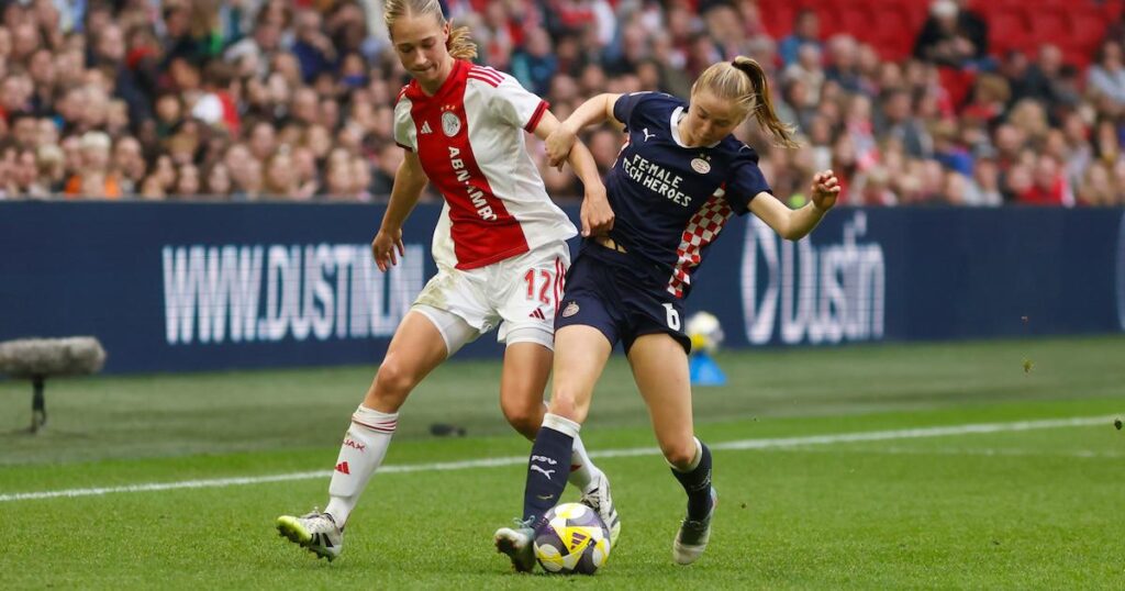 PSV Vrouwen verkopen TenCate Stadion voor het eerst uit: ‘Zelfs Jong PSV lukte dit nog niet’