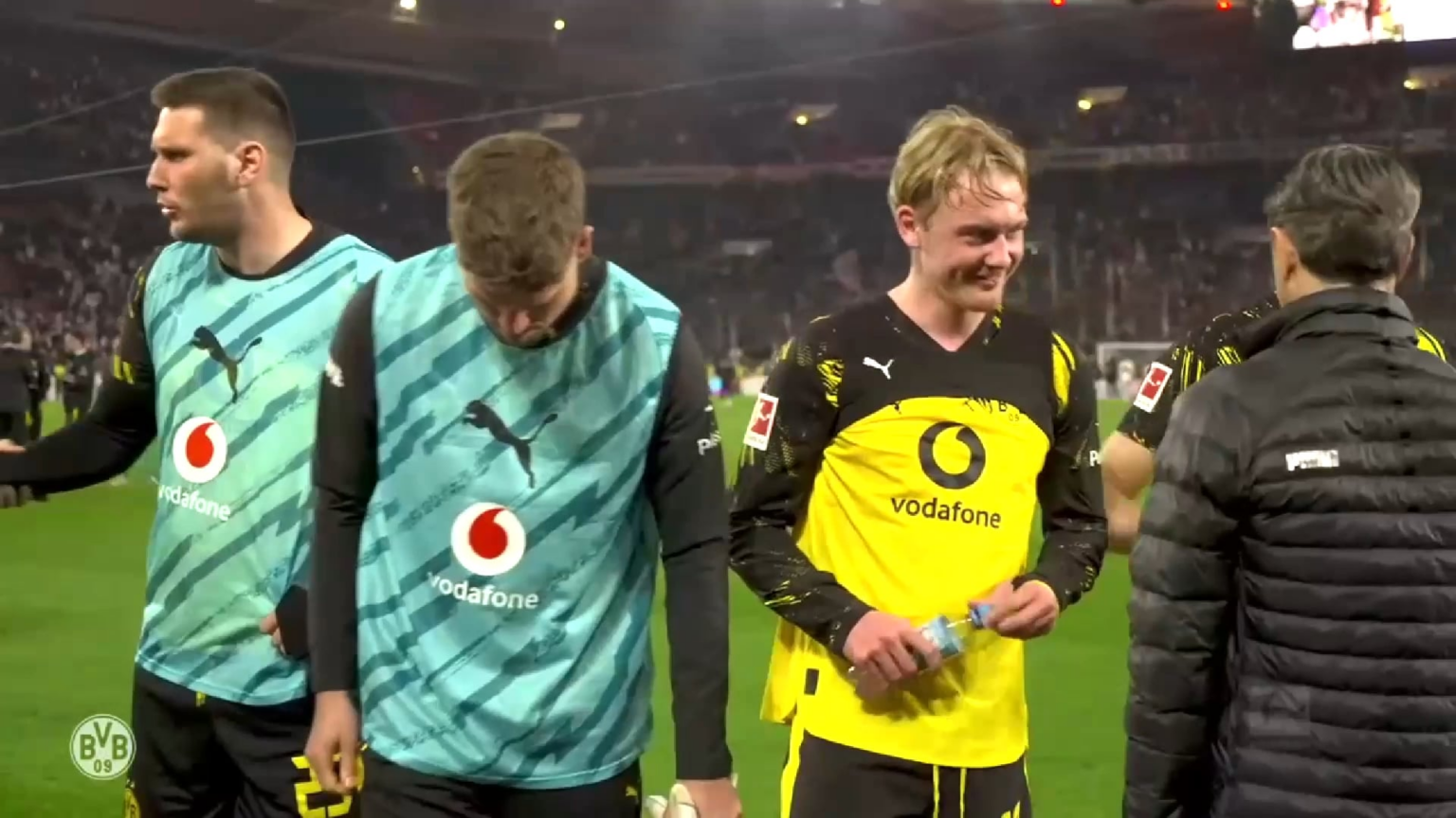 Niko Kovac: "Du darfst kein Tor schießen und dann feiern. Und dann kommt einer übern Platz gelaufen, weil was auch immer war und schubst von links hinten. Ja leck mich am Arsch, das sind schlechten Verlierer, ganz ehrlich."