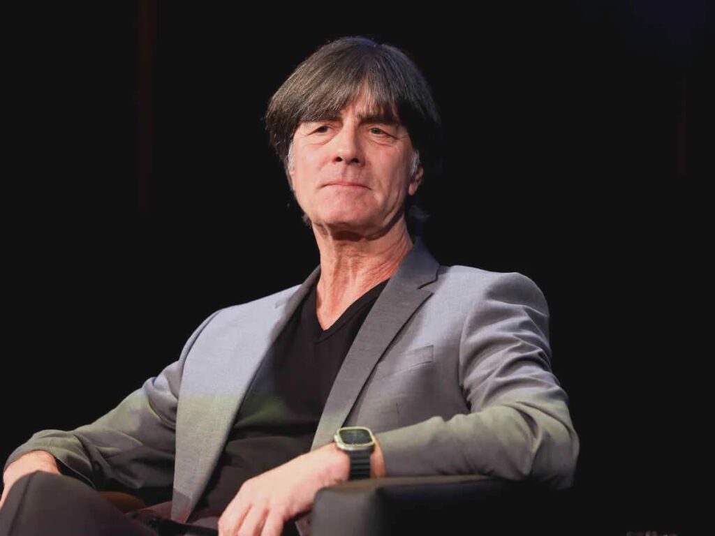 Jogi Löw könnte kurzfristig einsteigen und ein WM-Team coachen. Der ehemalige Bundestrainer wird bei Ghana hoch gehandelt und soll bis zur WM übernehmen.