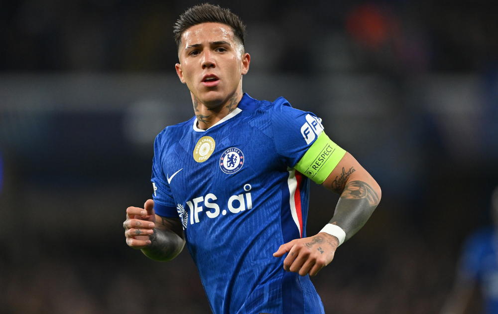 Enzo Fernandez running during a Chelsea game.