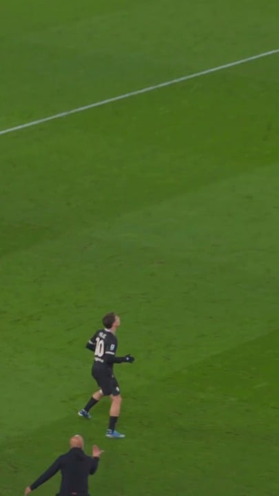 Smooth on the ball. Criminal with his feet