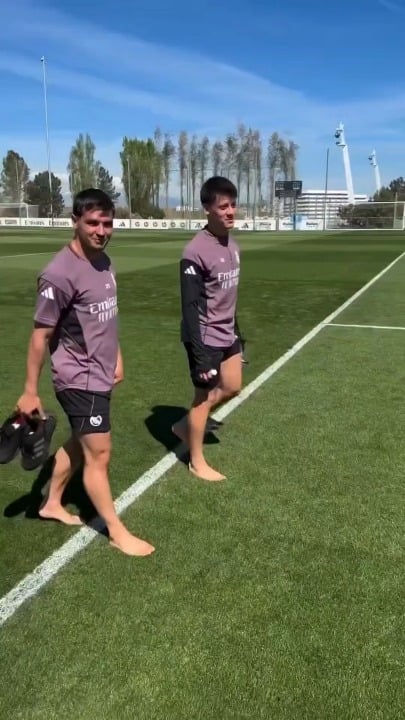 Bellingham telling Khabib to "send me location" 😂