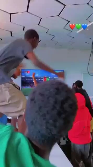 [FC Bayern] The kids from the Gambinos Stars Africa Academy reacting to Bara Sapoko Ndiaye making his Bayern debut yesterday.