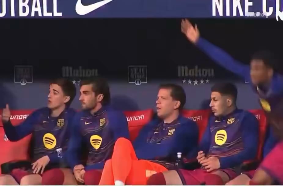 Szczęsny applauding Nico’s handball