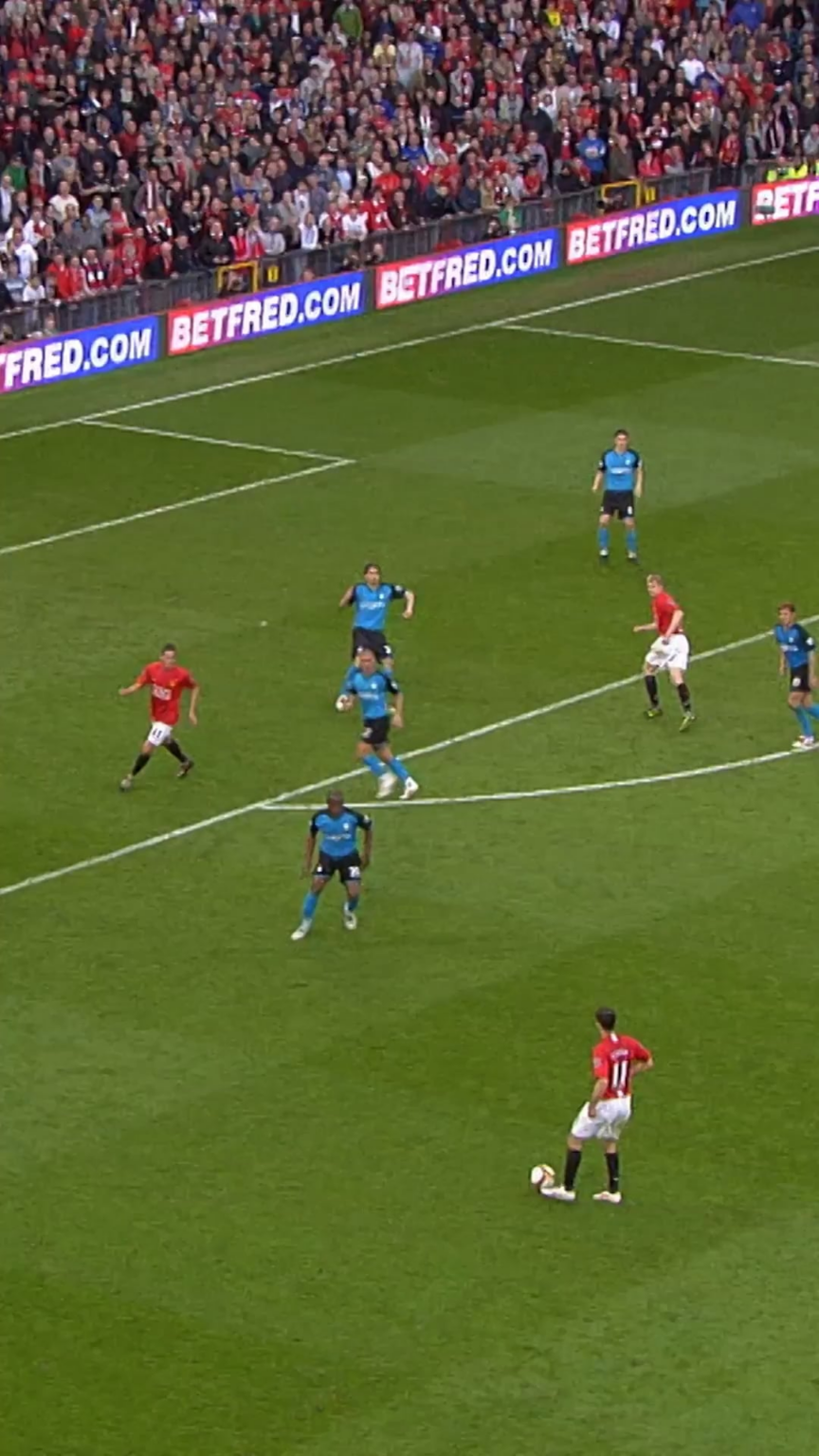 [Man Utd] On This Day 17 years ago, Federico Macheda provided us with an iconic PL moment