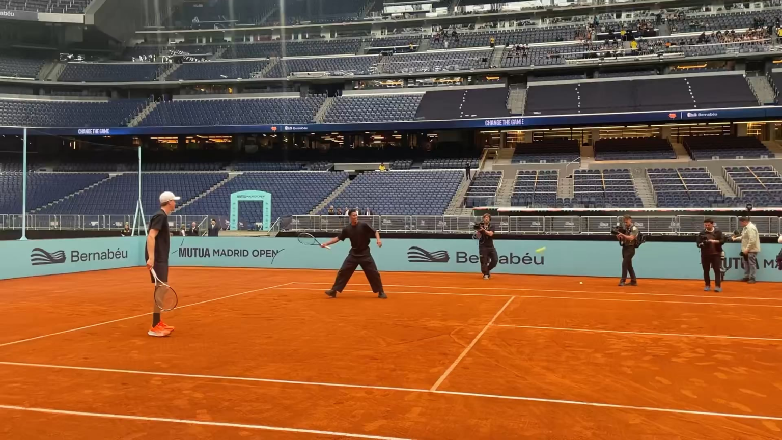 Sinner and Bellingham vs. Nadal and Courtois with Florentino as chair umpire at the Santiago Bernabéu. I promise you it's not AI (@alvarodegrado on X)