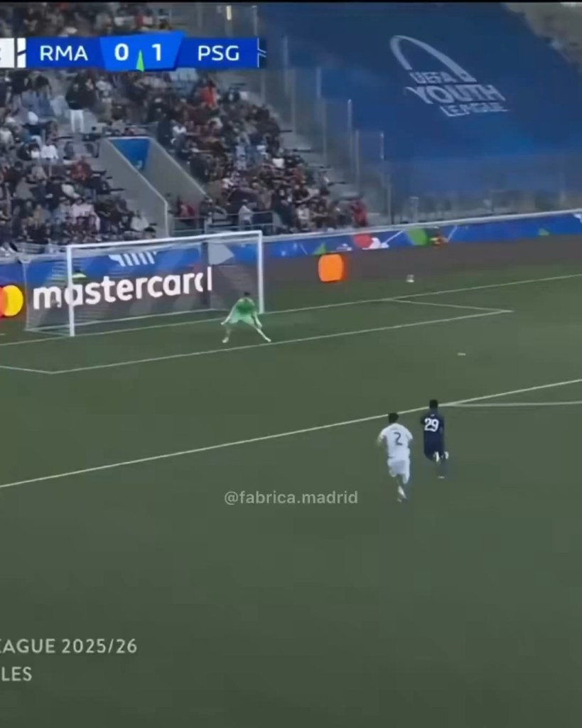 Javi Navarro (19 year old GK) vs PSG in the UEFA Youth League Semi-final