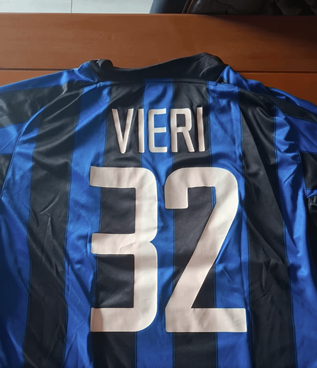 Is this jersey original? I want a bobo vieri jersey so bad..