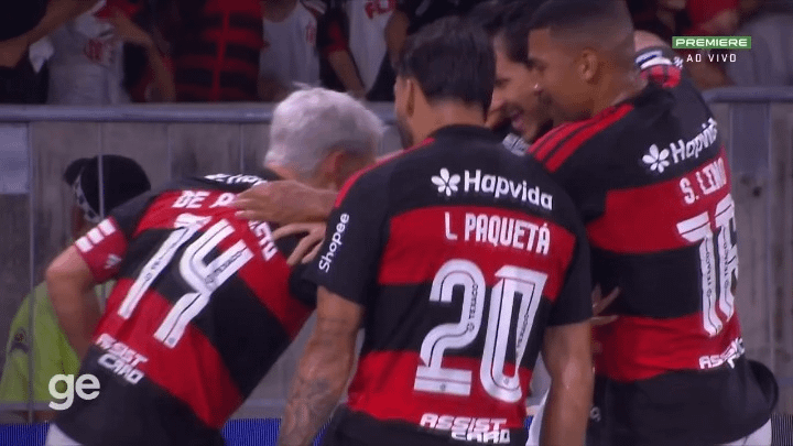 Homenagem de Arrascaeta para Oscar Schmidt