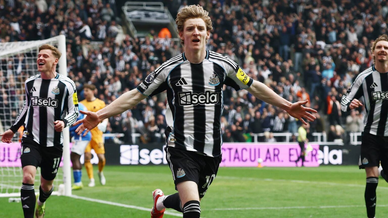 Newcastle begin work on signing "world-class" £26m Isak & Gordon hybrid