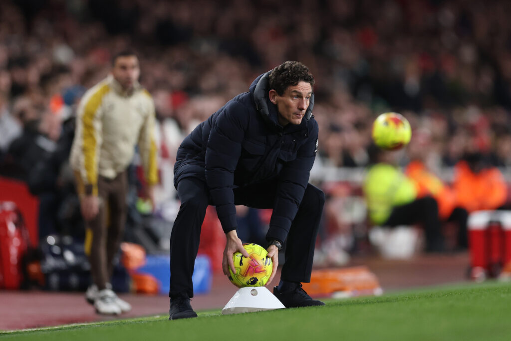 LONDON, ENGLAND - DECEMBER 03: Keith Andrews, Manager of Brentford, throws the ball during the Premier League match between Arsenal and Brentford at Emirates Stadium on December 03, 2025 in London, England. (Photo by Julian Finney/Getty Images)