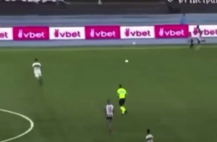 "Por que o Botafogo toma tanto gol?" o zagueiro do Botafogo marcando: