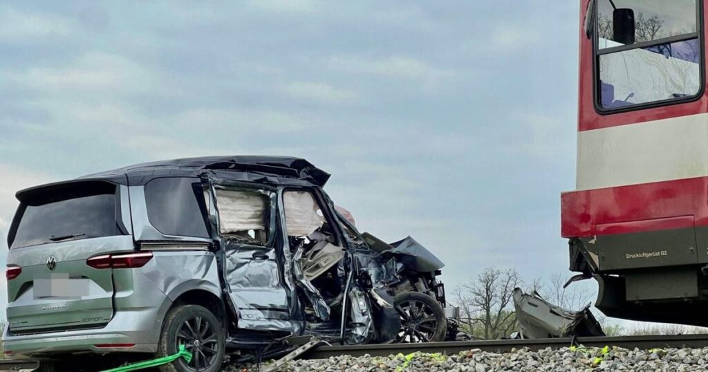 [Kronen Zeitung] Former Arsenal goalkeeper Alexander Manninger has passed away in a car accident, aged 48.