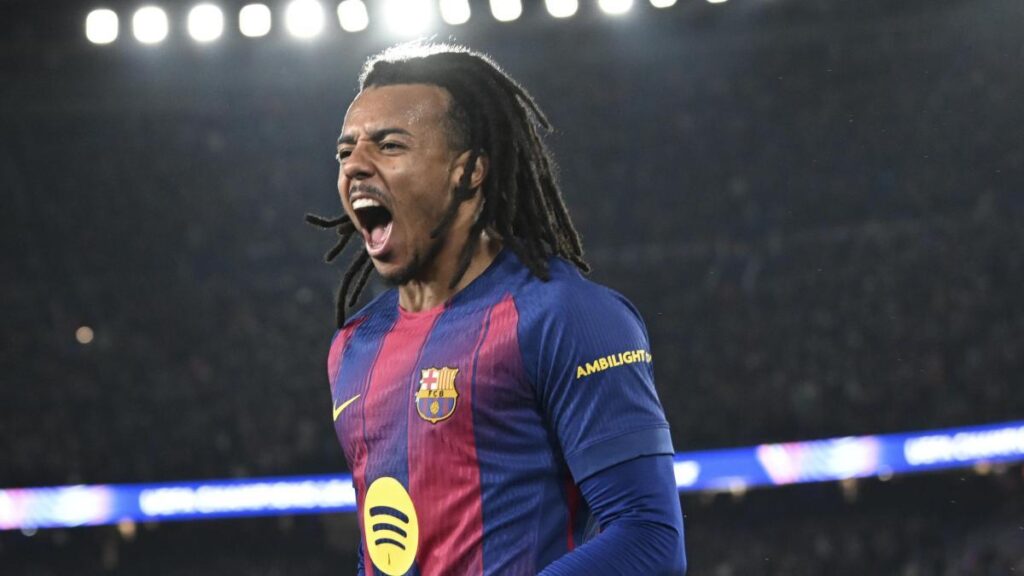 [Fernando Polo] Koundé is on the radar of Liverpool, Manchester City, Chelsea and other top clubs, The club will consider his sale if an extraordinary offer arrives.