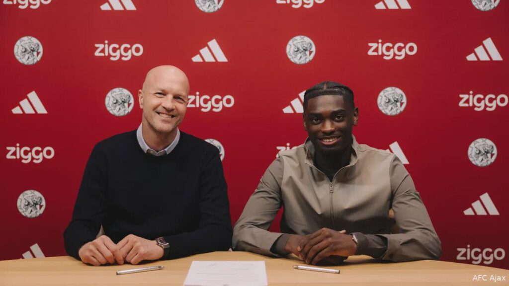 Mokio heeft geen contact met ouders na contractverlenging: 'De familie is echt heel woest'