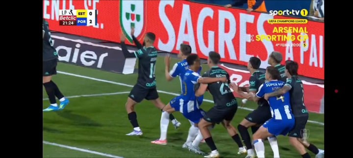 Estoril 0 - FC Porto 1 Golo anulado por mão de Deniz Gul (21)