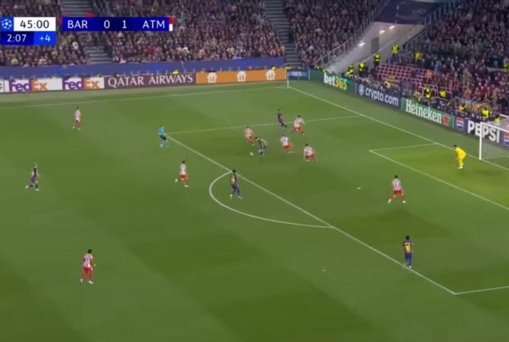 Lewandowski with a horrible decision here.