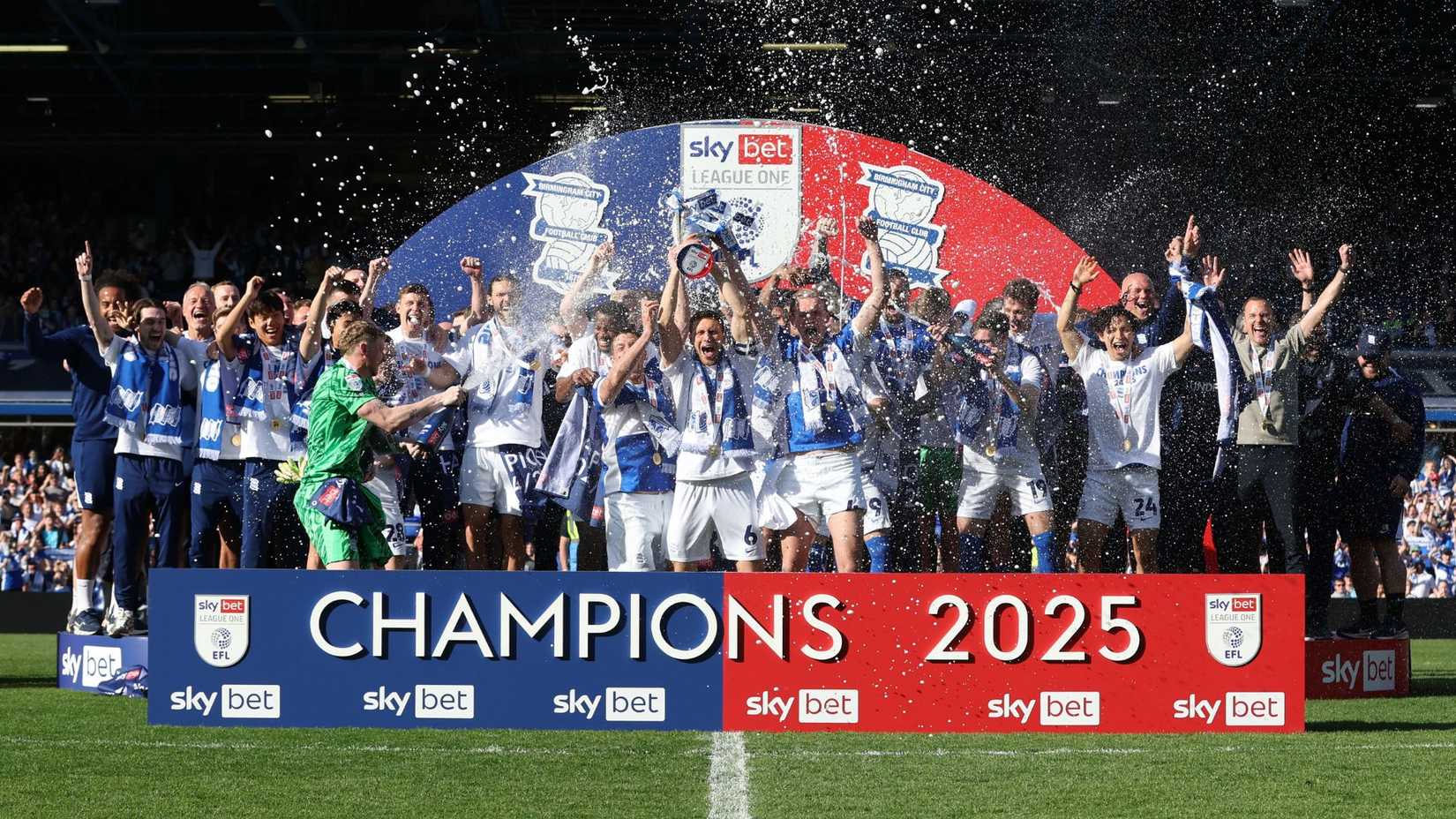 Birmingham City life the 2025 League One trophy