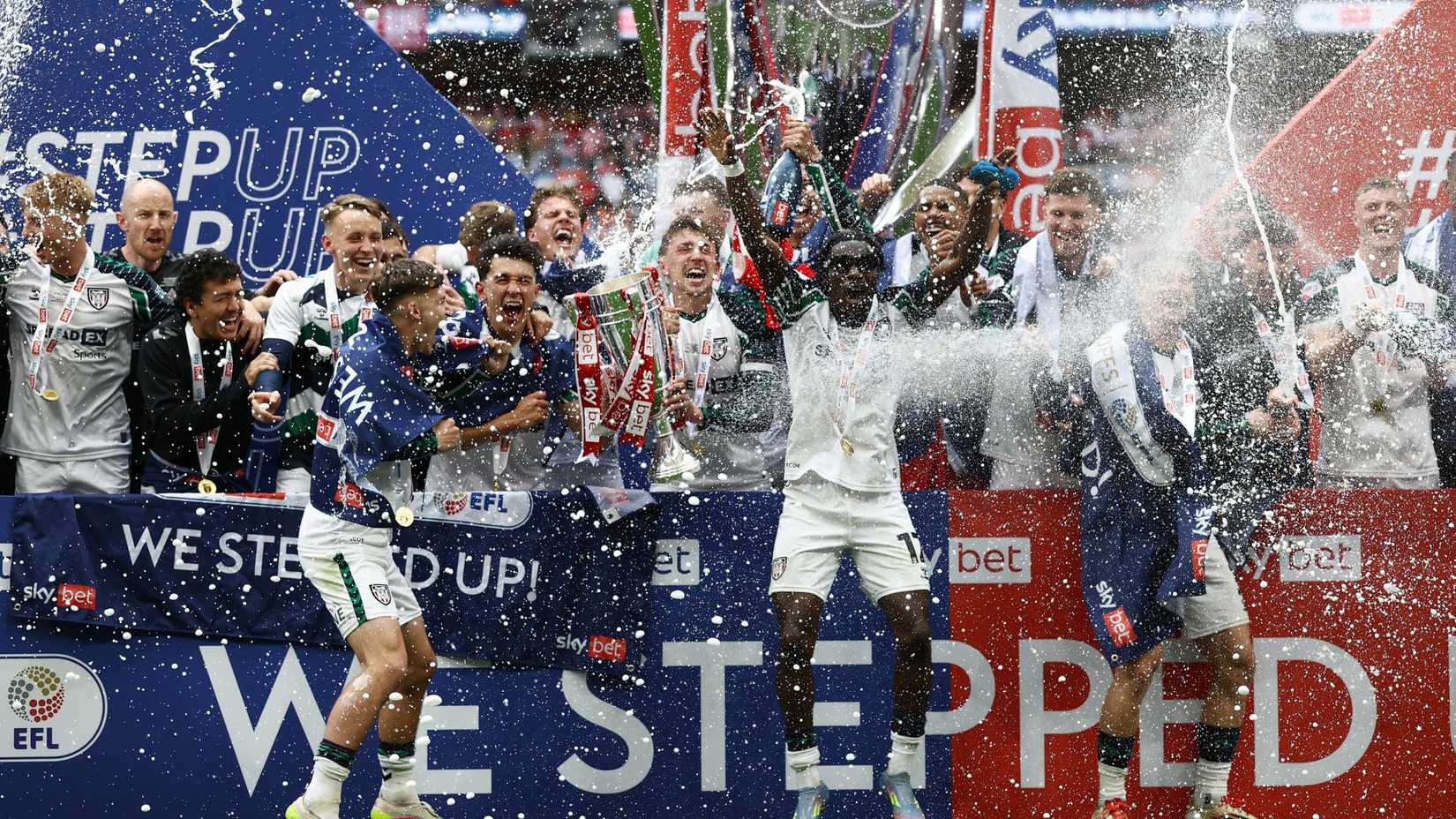 24/25 Sunderland players celebrating winning the play-off final at Wembley