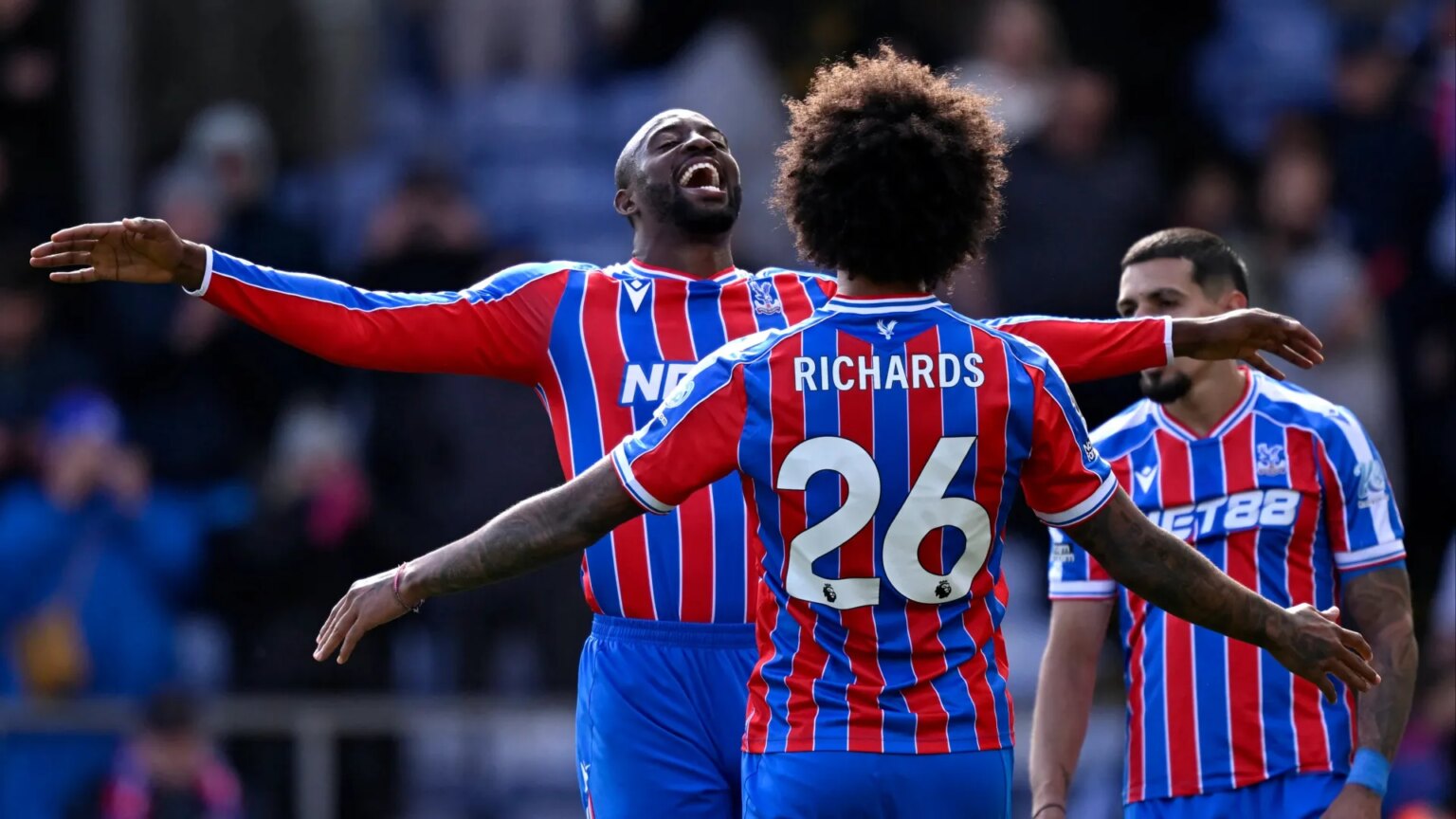 Eagles go level in Prem with Toon after Mateta's late penalty