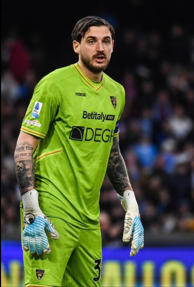 Do I am the only one who thinks that Wladimiro Falcone deserves to play in a better club?