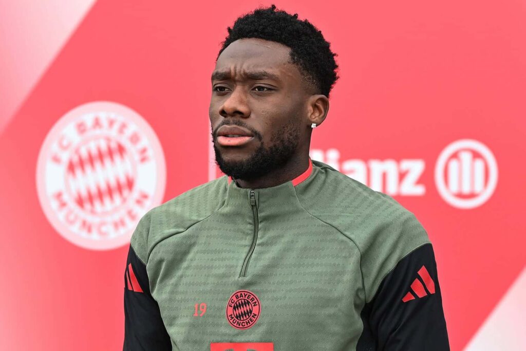 Premier League club keeps hold of Davies - will Bayern weaken? - FCBinside