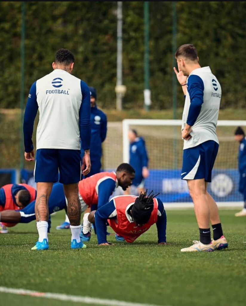 On to Inter-Roma: some pics from today’s training (the depressed ones haven’t arrived yet to spoil the mood)