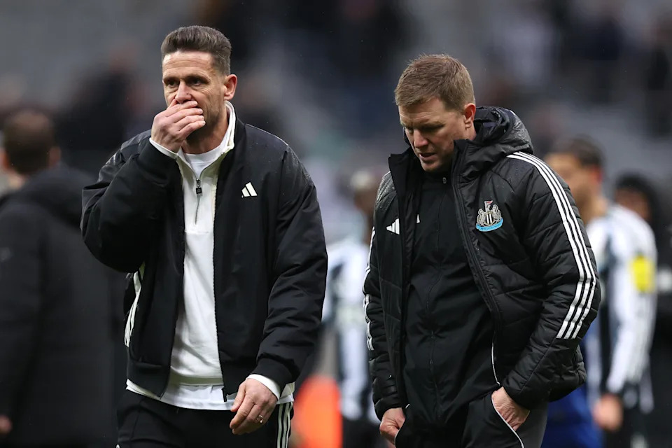 NEWCASTLE UPON TYNE, ENGLAND - FEBRUARY 28: Eddie Howe, Manager of Newcastle United (R), and Jason Tindall, Assistant Coach of Newcastle United look dejected following the teams defeat in the Premier League match between Newcastle United and Everton at St James' Park on February 28, 2026 in Newcastle upon Tyne, England. (Photo by George Wood/Getty Images)