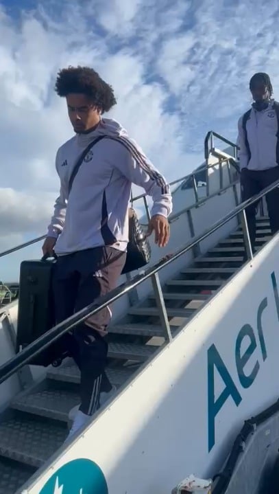 Got a video of the lads getting off the plane in dublin today.