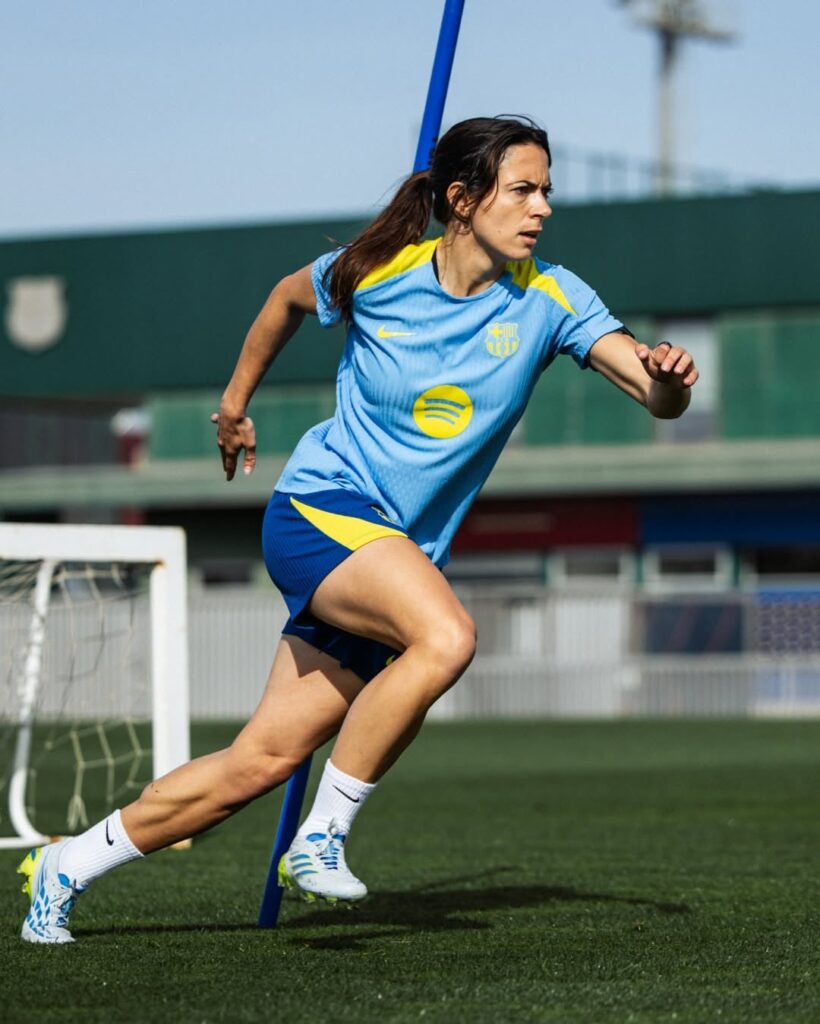 Aitana back in training with the group.