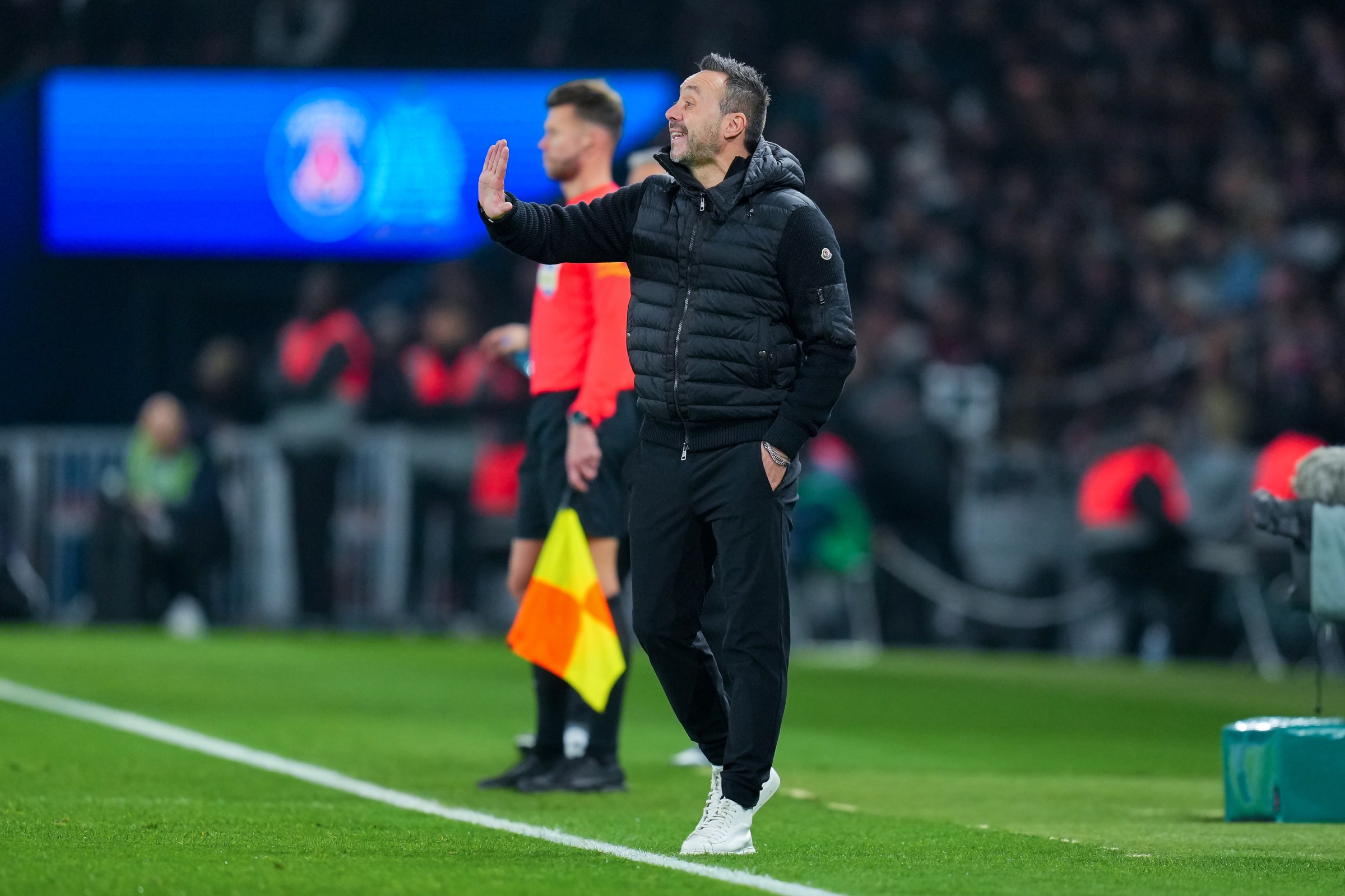 PARIS, FRANCE - FEBRUARY 08: Roberto De Zerbi, Head coach of Olympique de Marseille gives instructions during the Ligue 1 McDonald’s match between Paris Saint-Germain FC and Olympique de Marseille at Parc des Princes on February 08, 2026 in Paris, France. (Photo by Franco Arland/Getty Images)