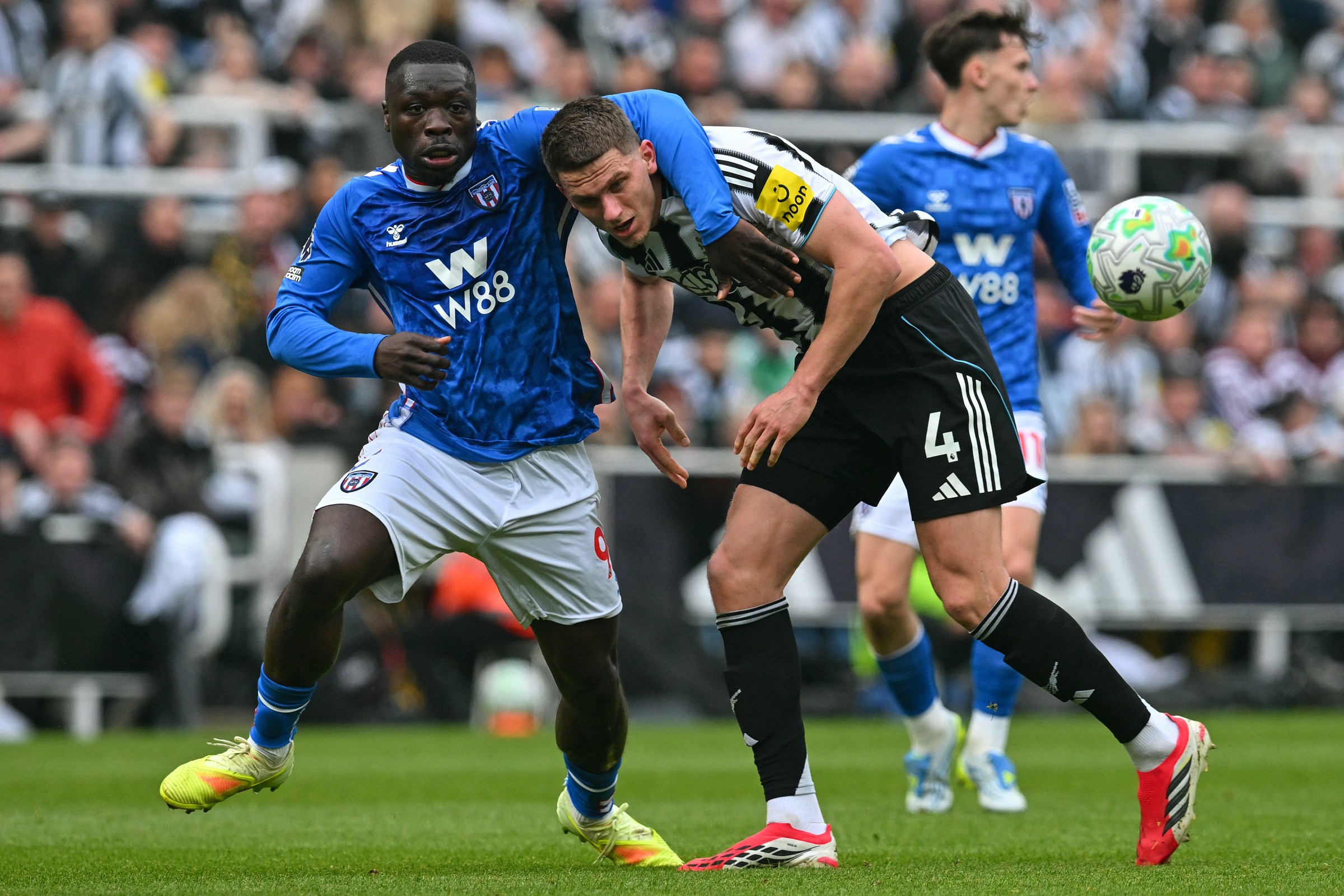 Sunderland’s Dutch striker #09 Brian Brobbey (L) clashes with Newcastle United’s Dutch defender #04 Sven Botman (front R) during the English Premier League football match between Newcastle United and Sunderland at St James’ Park in Newcastle-upon-Tyne, north east England on March 22, 2026. (Photo by ANDY BUCHANAN / AFP via Getty Images) / RESTRICTED TO EDITORIAL USE. No use with unauthorized audio, video, data, fixture lists, club/league logos or ‘live’ services. Online in-match use limited to 120 images. An additional 40 images may be used in extra time. No video emulation. Social media in-match use limited to 120 images. An additional 40 images may be used in extra time. No use in betting publications, games or single club/league/player publications. /