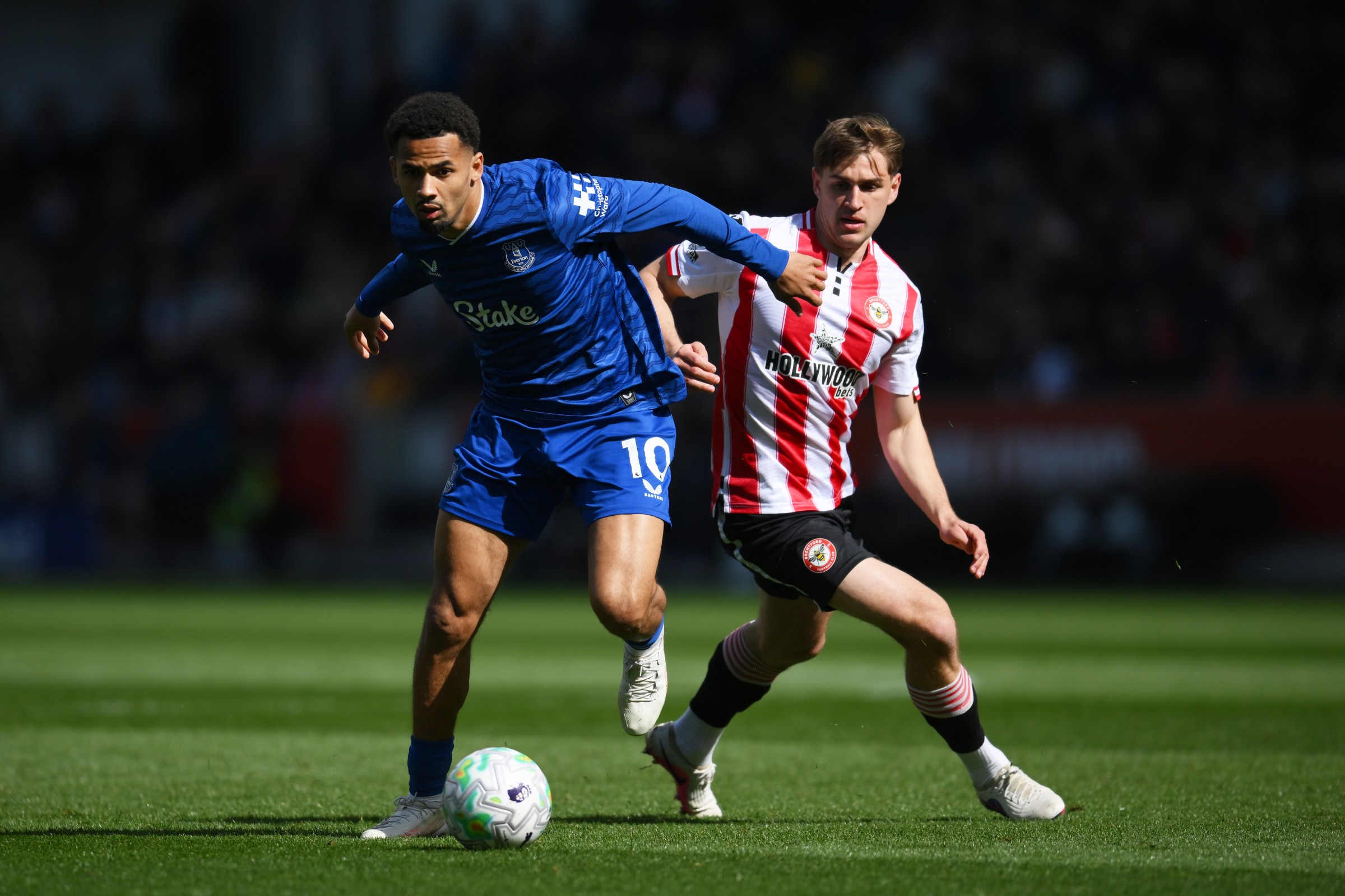 Iliman Ndiaye of Everton is challenged by Yehor Yarmolyuk. (Getty Images)