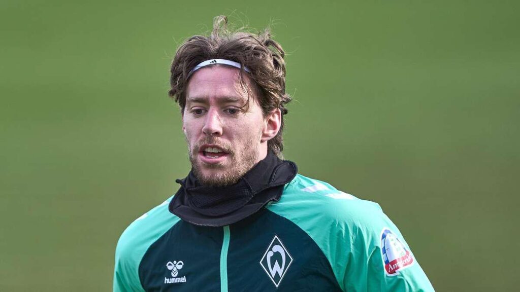 Deutliche Kritik an der Werder-Vereinsführung von Mitchell Weiser im Halbzeitinterview