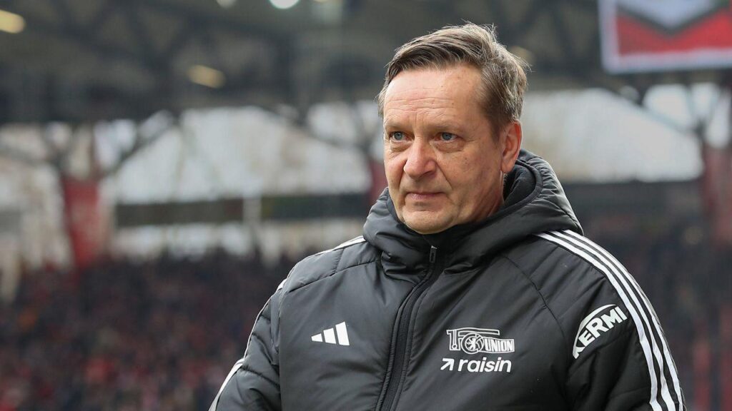 Horst Heldt schließt langfristige Zunkunft Etas bei der Union-Herrenmanschaft nicht aus: "Es wäre nicht sinnvoll, irgendetwas auszuschließen. Wir haben einen sehr klaren Plan, aber wenn wir uns irgendwann Gedanken machen müssen, ob es vielleicht noch länger weitergeht, wäre das natürlich gut."