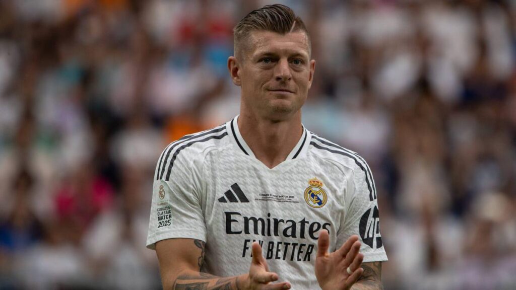 Real Madrid arbeitet offenbar an Rückkehr von Toni Kroos: Wie die spanische Sportzeitung "AS" berichtet, sei sich die Vereinsführung der Königlichen einig, dass die Zeit für ein Comeback reif ist. Vor allem Präsident Florentino Pérez dränge darauf. Kroos soll Teil der sportlichen Struktur werden.