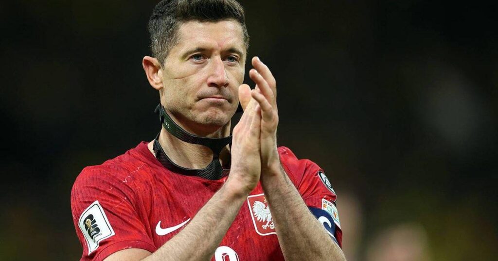 Robert Lewandowski Wanted by Juventus and AC Milan as MLS and Saudi Clubs Circle Barcelona Striker