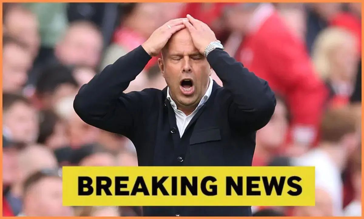 Arne Slot holding his head