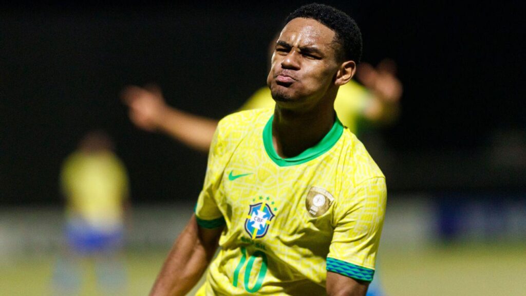 Manchester City are getting closer to signing Palmeiras winger, Eduardo Conceição and want to reach an agreement ‘as soon as possible’ worth close to €40M for the 16-year-old in an effort to win the race from other big clubs in Europe.