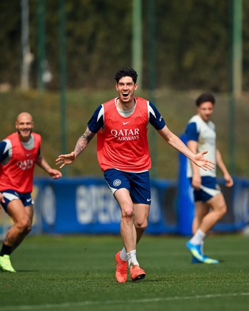 Training today 🖤💙