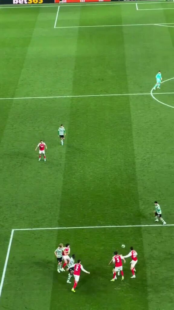 Gabriel Magalhaes frustrated with Max Dowman, after a Sporting CP player was able to shoot from outside the box