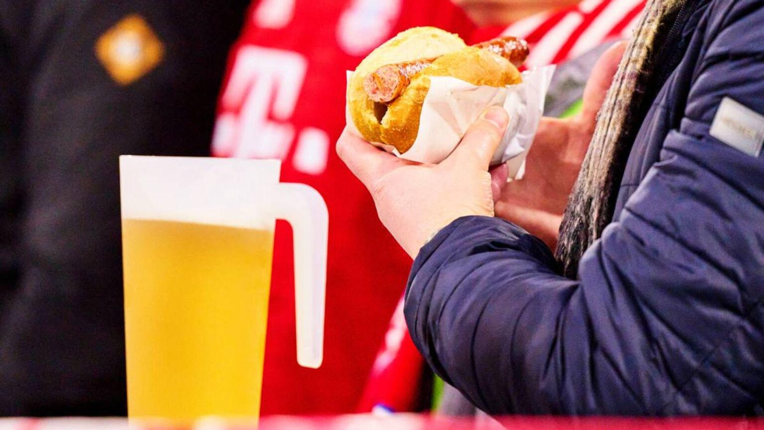 "Verzichtet ausnahmsweise auf das Bier und die Wurst im Stadion. Jeder weitere Euro, der direkt oder indirekt an RB geht, ist kontraproduktiv.": FPMG Supporters Club ruft zu Boykott von Speisen und Getränken bei Gladbachs Auswärtspartie in Leipzig auf