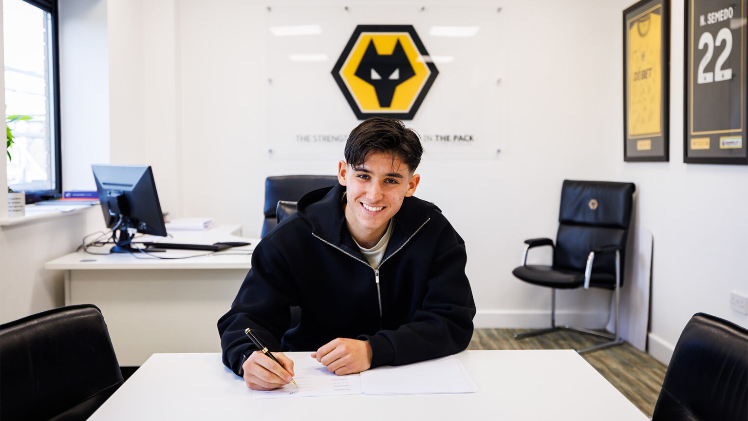 Luke Rawlings signs contract extension